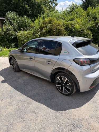 Peugeot 208 gt - e,